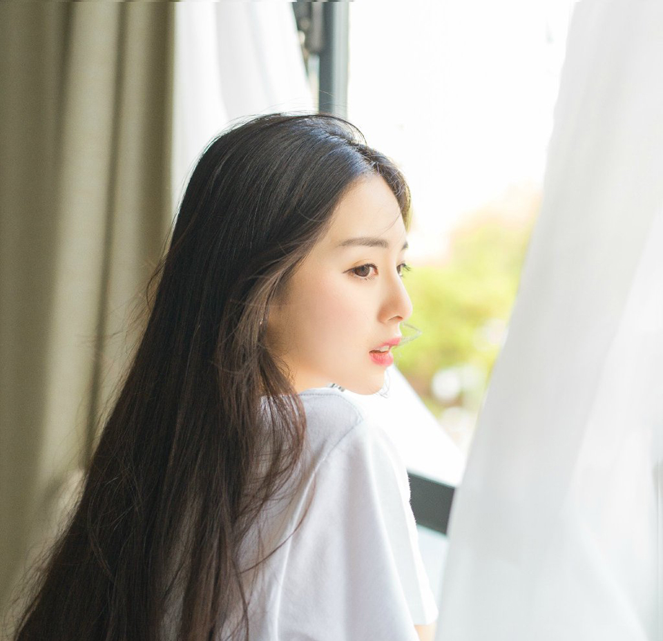 “王印不能动。”刘备摇了摇头，这点上他还是很清醒的，如果能够攻破洛阳，将吕布赶回关中的话，这块王印，如今已经成为了烫手的山芋，刘备是绝不能碰，哪怕他确实有着封王的资格也不行，没有实力，而且也没有打破关中，凭什么封王？